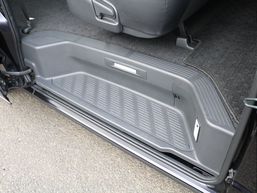 ＦＬＥＸグループは「すべての人に愛車を」をコンセプトに車種別に全国展開中！愛車と一緒に、ライフスタイルを充実させてもらいたいという思いで、ランクル仙台泉店では皆様のご要望になんでもお応えします♪