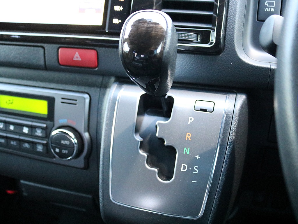 ラゲージルームは広々しています！ご家族でキャンプ、友人とスノーボードやゴルフ、一人旅で車中泊、と考えるだけでワクワクしますね♪良い思い出をたくさん作りましょう！