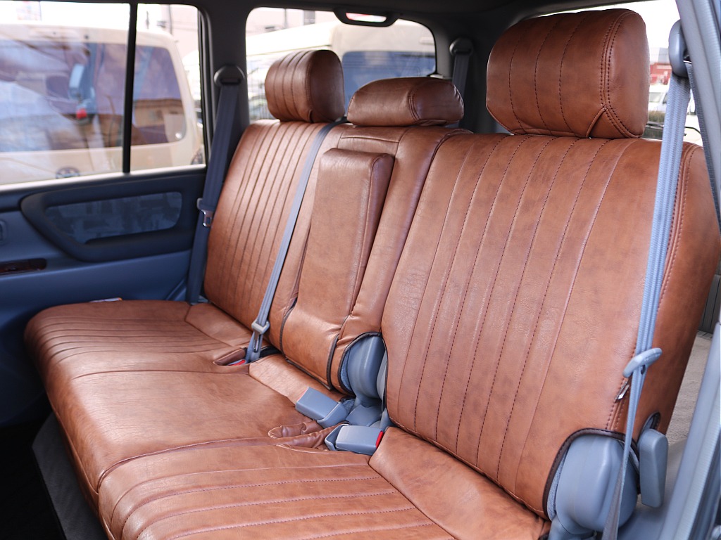 室内は専門のルームクリーニング施工済みです！小さなお子様連れのご家族様も安心してお乗りいただけます！外せる部品は外し、特殊洗剤＆専門用品で可能な限り汚れや使用感は除去します♪