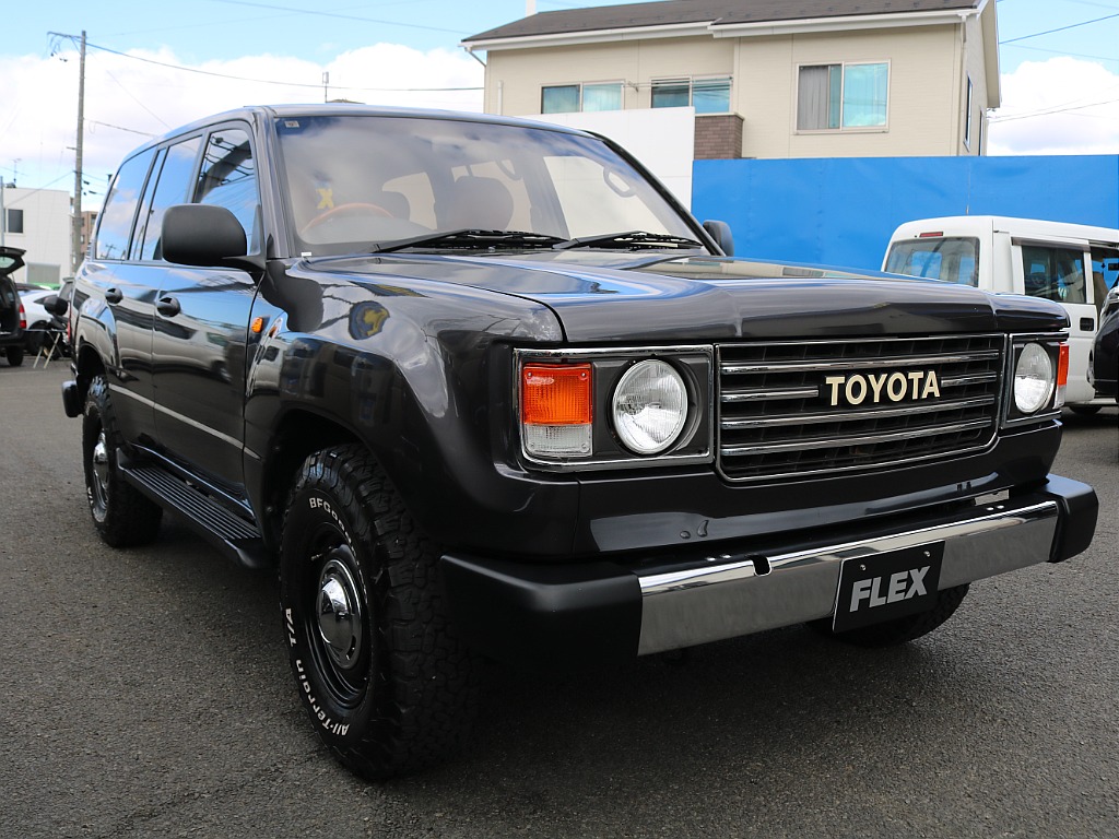 ランクル60フェイスにフェイスチェンジすることでクラシカルな仕上がりに♪