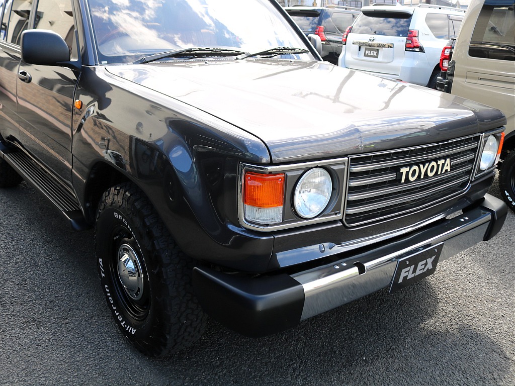 TOYOTA横文字グリルがより一層お洒落さを醸し出します♪