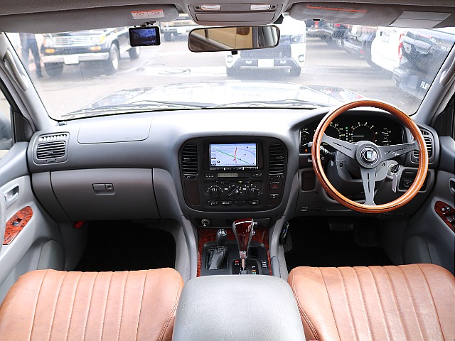 当店の在庫車は全て車輌検査専門会社である第三者機関（株）ＡＩＳ、日本自動車鑑定協会（ＪＡＡＡ）にて１台１台、必ず二重の車輌チェックを実施しております。修復歴有りの車の無断販売はいたしません。