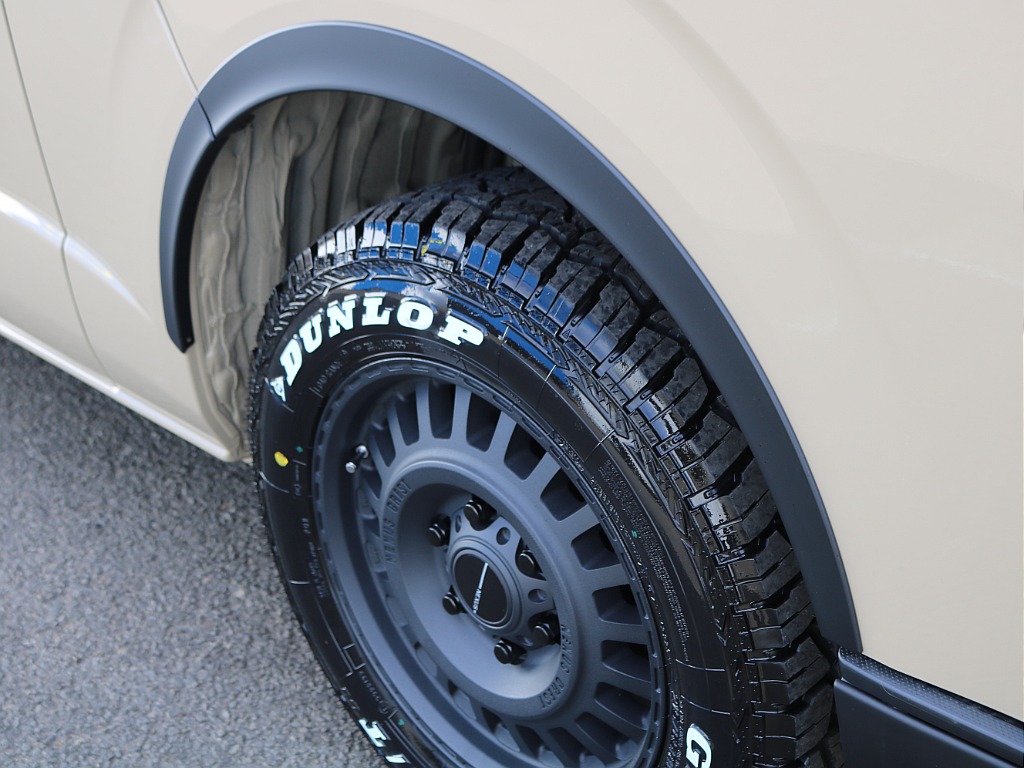 マットブラックのオーバーフェンダーを装着済み♪全体で統一され引き締まりますね♪