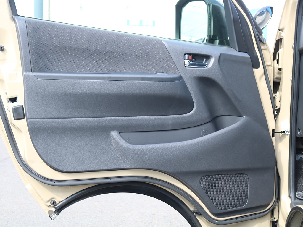 ＦＬＥＸグループは「すべての人に愛車を」をコンセプトに車種別に全国展開中！愛車と一緒に、ライフスタイルを充実させてもらいたいという思いで、ランクル仙台泉店では皆様のご要望になんでもお応えします♪