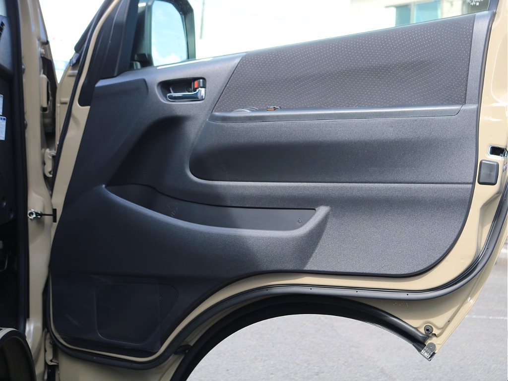 ＦＬＥＸグループは「すべての人に愛車を」をコンセプトに車種別に全国展開中！愛車と一緒に、ライフスタイルを充実させてもらいたいという思いで、ランクル仙台泉店では皆様のご要望になんでもお応えします♪