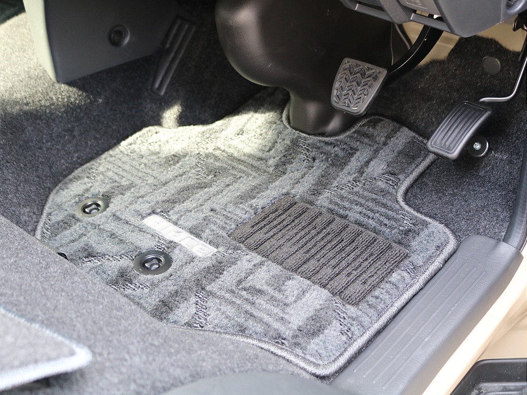 ＦＬＥＸグループは「すべての人に愛車を」をコンセプトに車種別に全国展開中！愛車と一緒に、ライフスタイルを充実させてもらいたいという思いで、ランクル仙台泉店では皆様のご要望になんでもお応えします♪