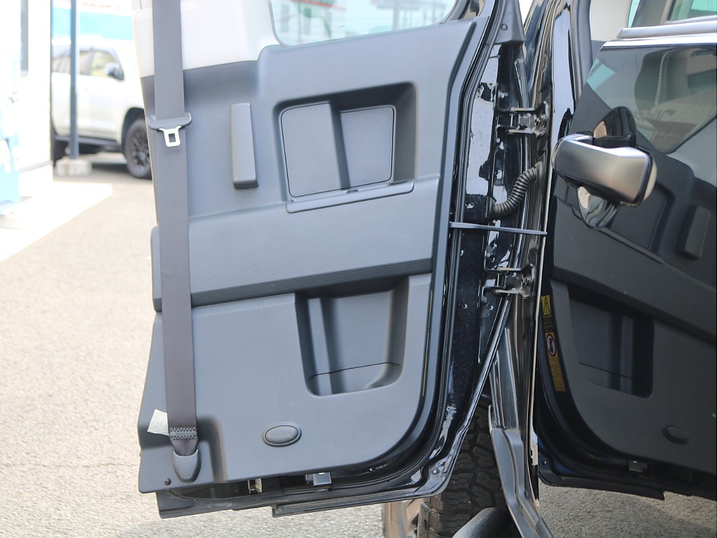 ＦＬＥＸグループは「すべての人に愛車を」をコンセプトに車種別に全国展開中！愛車と一緒に、ライフスタイルを充実させてもらいたいという思いで、ランクル仙台泉店では皆様のご要望になんでもお応えします♪