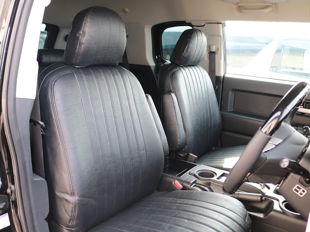 シートはクラシックシートカバーを装着♪落ち着いたカッコイイ雰囲気に♪