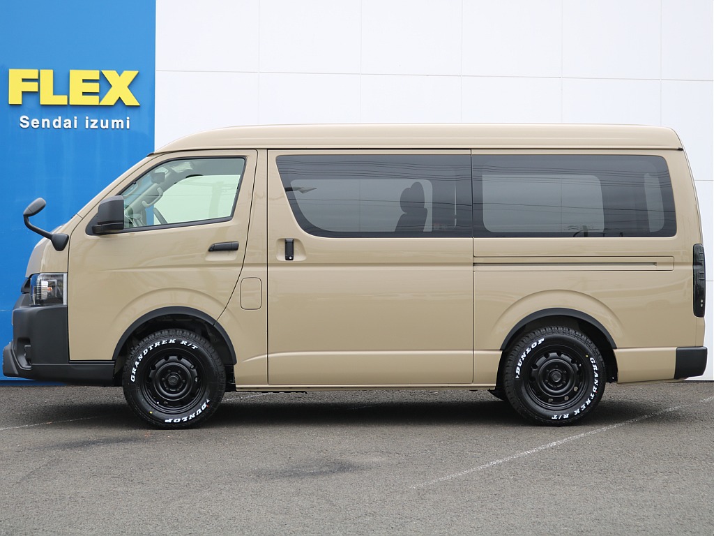 ドアミラーやドアハンドル等のメッキパーツをマットブラック塗装しブラックエディションで仕上げております♪