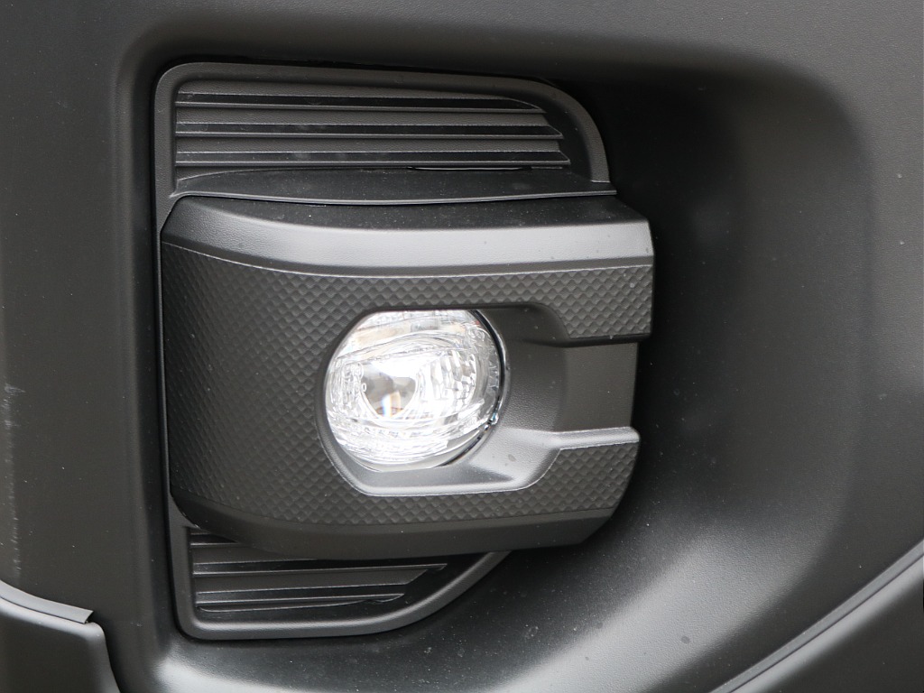 実際にご来店が難しい、遠方にお住まいのお客様もご安心ください！お電話やメールにてお車のご説明、ご覧になりたい箇所の追加画像、お見積書の郵送、と当店スタッフが丁寧に対応させていただきます♪