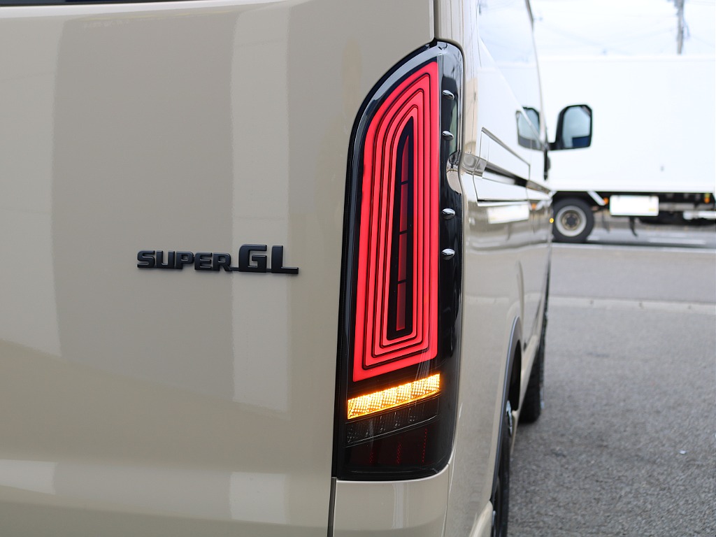 テールランプは大人気NEOTRACE LEDテールランプを装着済み♪立体感のあるデザインが目を惹きます♪