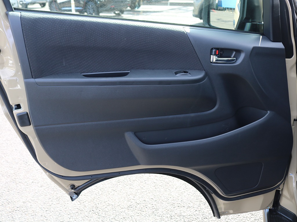 ＦＬＥＸグループは「すべての人に愛車を」をコンセプトに車種別に全国展開中！愛車と一緒に、ライフスタイルを充実させてもらいたいという思いで、ランクル仙台泉店では皆様のご要望になんでもお応えします♪