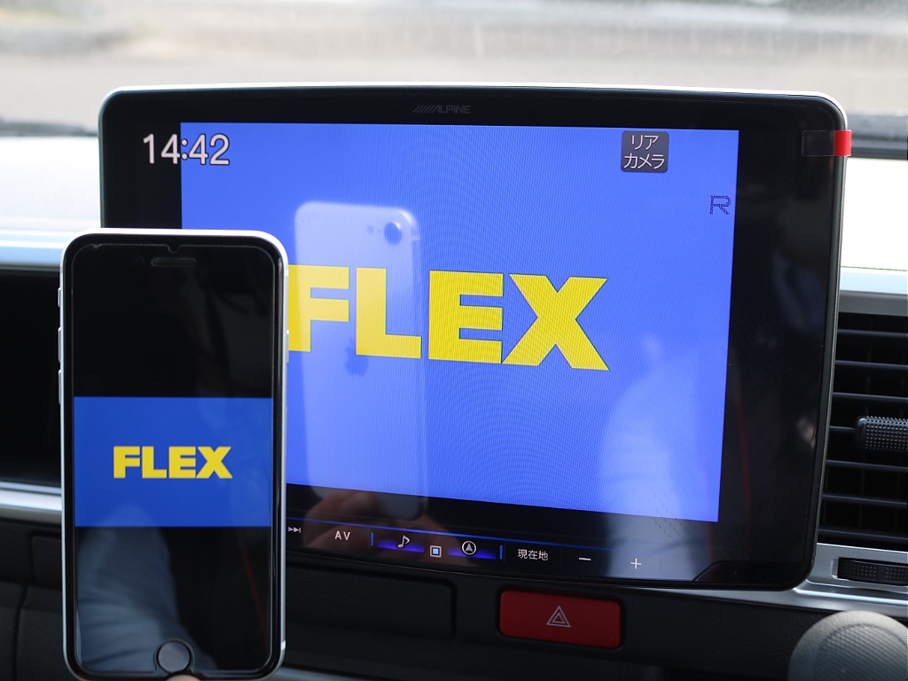 HDMI＆USBポートを装着しているので、携帯の画面をミラーリングする事が出来ます！