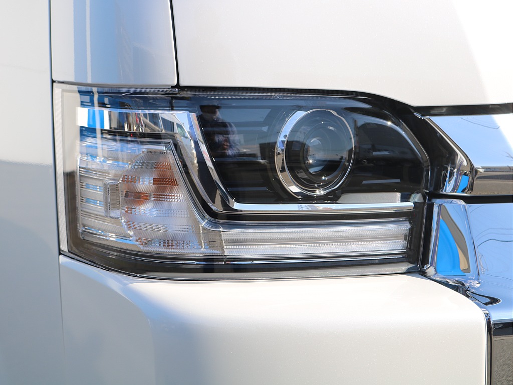 9型から刷新されたBi-Beamヘッドライト♪是非、現車を見てください！！