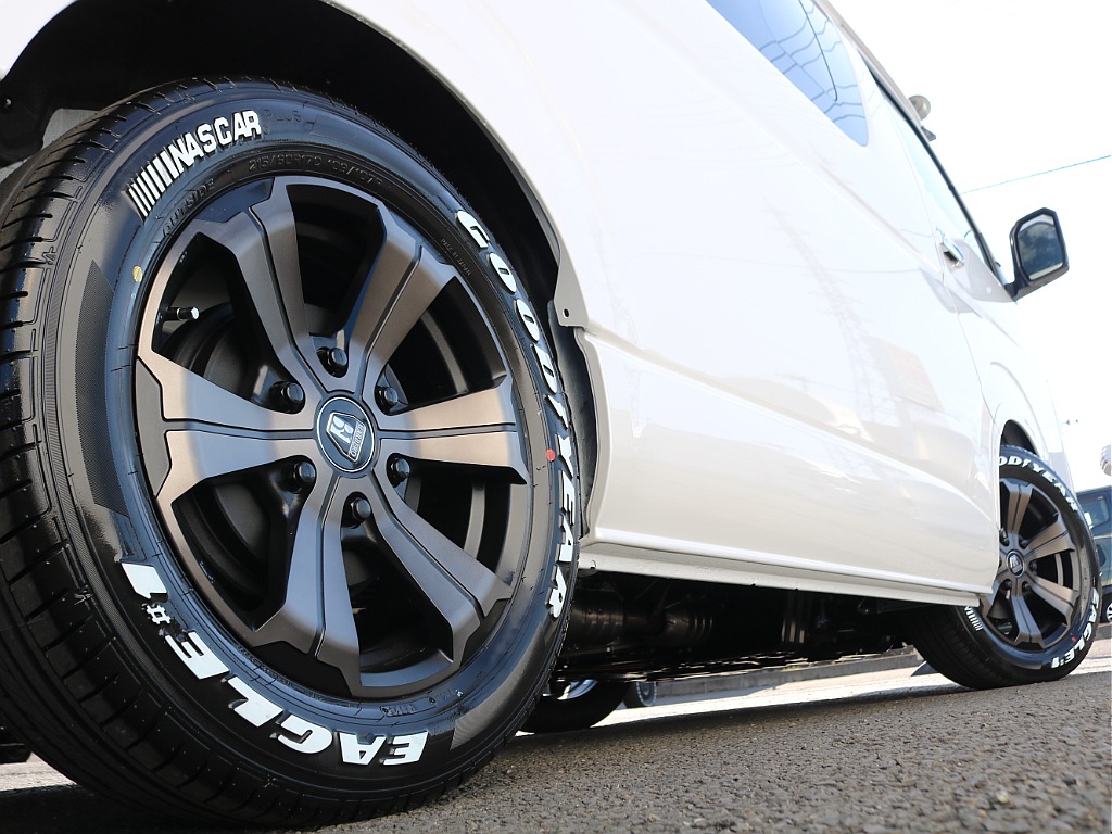 実際にご来店が難しい、遠方にお住まいのお客様もご安心ください！お電話やメールにてお車のご説明、ご覧になりたい箇所の追加画像、お見積書の郵送、と当店スタッフが丁寧に対応させていただきます♪