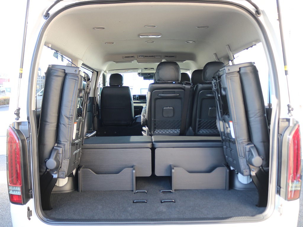 ラゲージルームは広々しています！ご家族でキャンプ、友人とスノーボードやゴルフ、一人旅で車中泊、と考えるだけでワクワクしますね♪良い思い出をたくさん作りましょう！