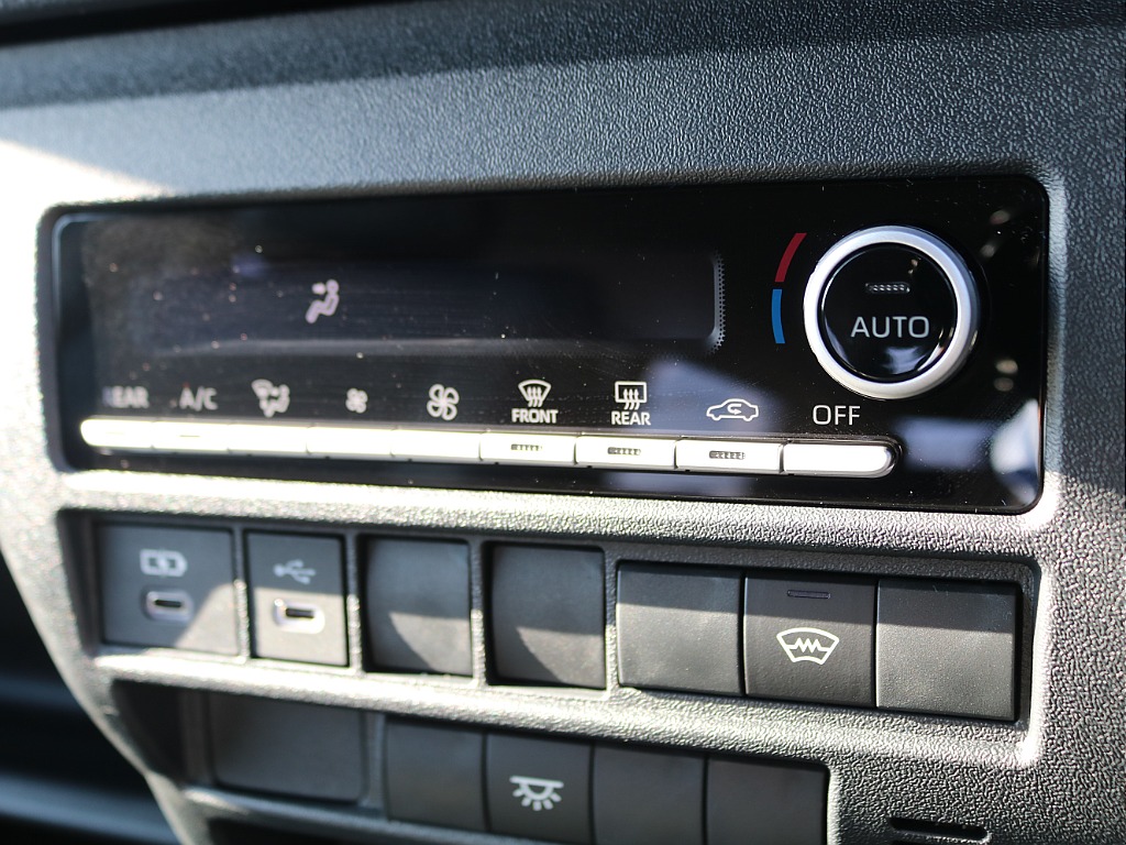 ＦＬＥＸグループは「すべての人に愛車を」をコンセプトに車種別に全国展開中！愛車と一緒に、ライフスタイルを充実させてもらいたいという思いで、ランクル仙台泉店では皆様のご要望になんでもお応えします♪