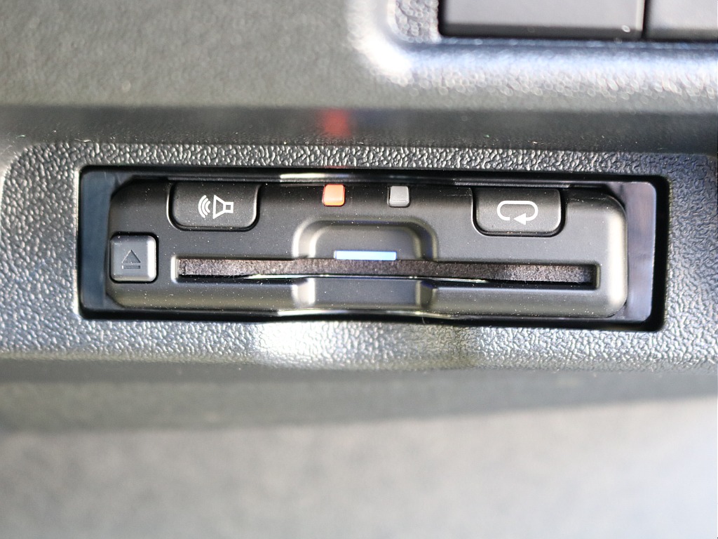 ＦＬＥＸグループは「すべての人に愛車を」をコンセプトに車種別に全国展開中！愛車と一緒に、ライフスタイルを充実させてもらいたいという思いで、ランクル仙台泉店では皆様のご要望になんでもお応えします♪