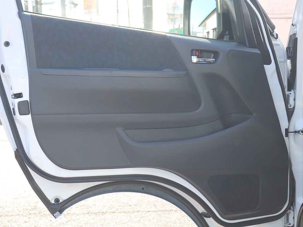 ＦＬＥＸグループは「すべての人に愛車を」をコンセプトに車種別に全国展開中！愛車と一緒に、ライフスタイルを充実させてもらいたいという思いで、ランクル仙台泉店では皆様のご要望になんでもお応えします♪