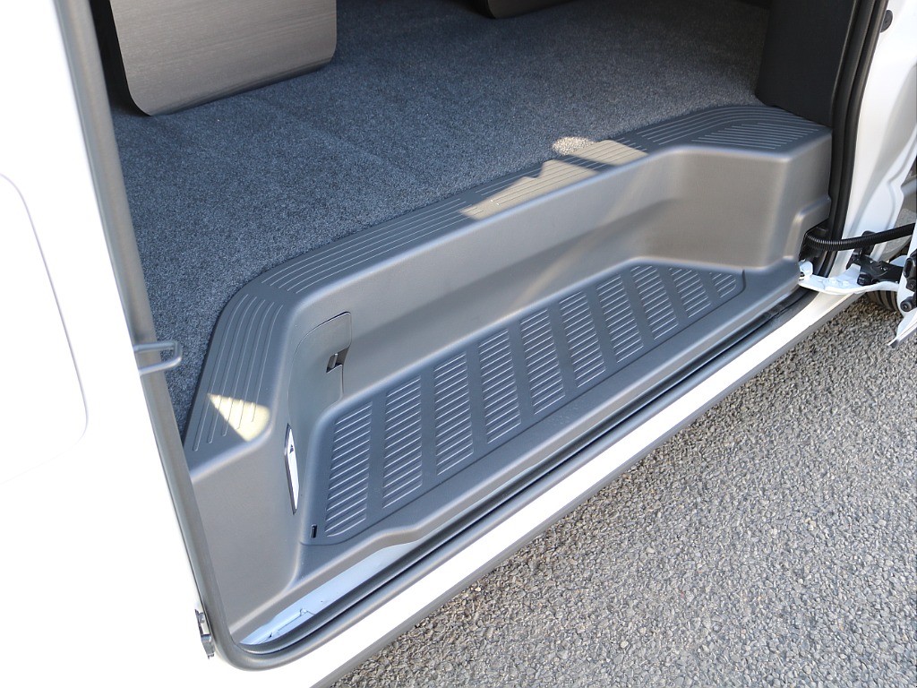 ＦＬＥＸグループは「すべての人に愛車を」をコンセプトに車種別に全国展開中！愛車と一緒に、ライフスタイルを充実させてもらいたいという思いで、ランクル仙台泉店では皆様のご要望になんでもお応えします♪