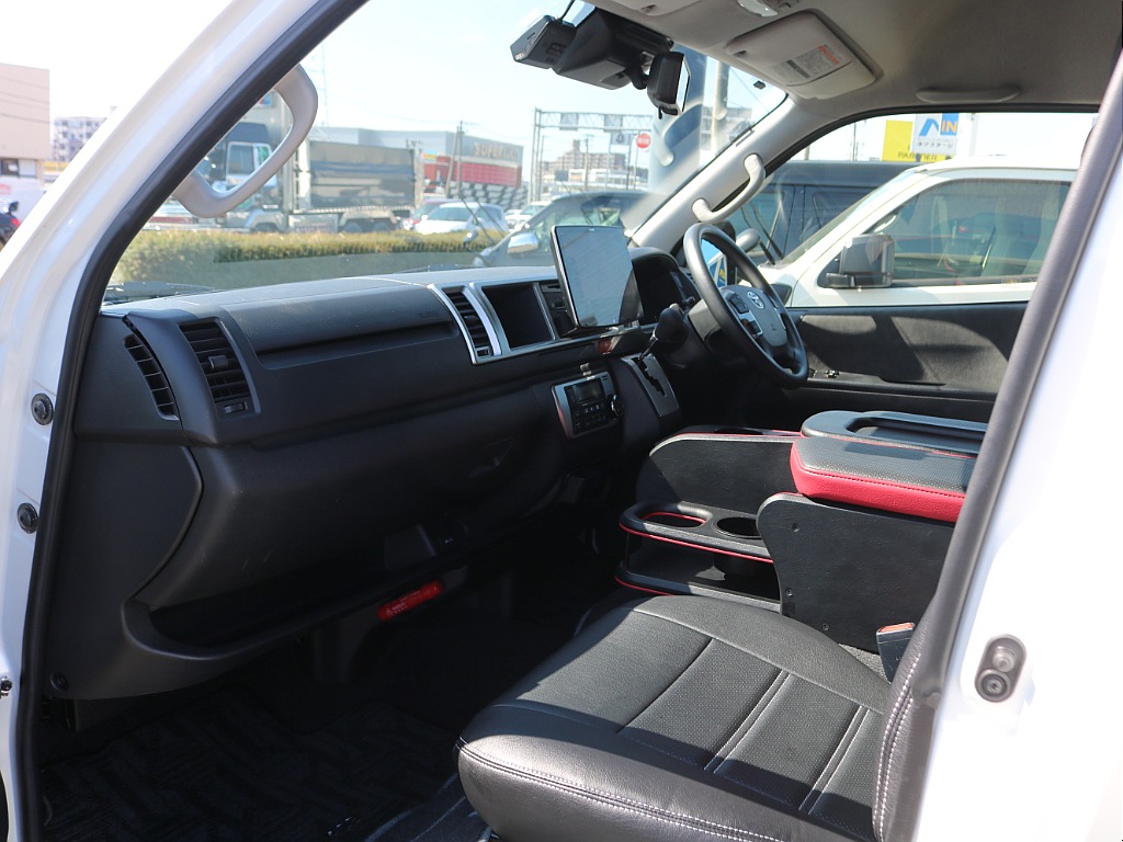 ＦＬＥＸグループは「すべての人に愛車を」をコンセプトに車種別に全国展開中！愛車と一緒に、ライフスタイルを充実させてもらいたいという思いで、ランクル仙台泉店では皆様のご要望になんでもお応えします♪