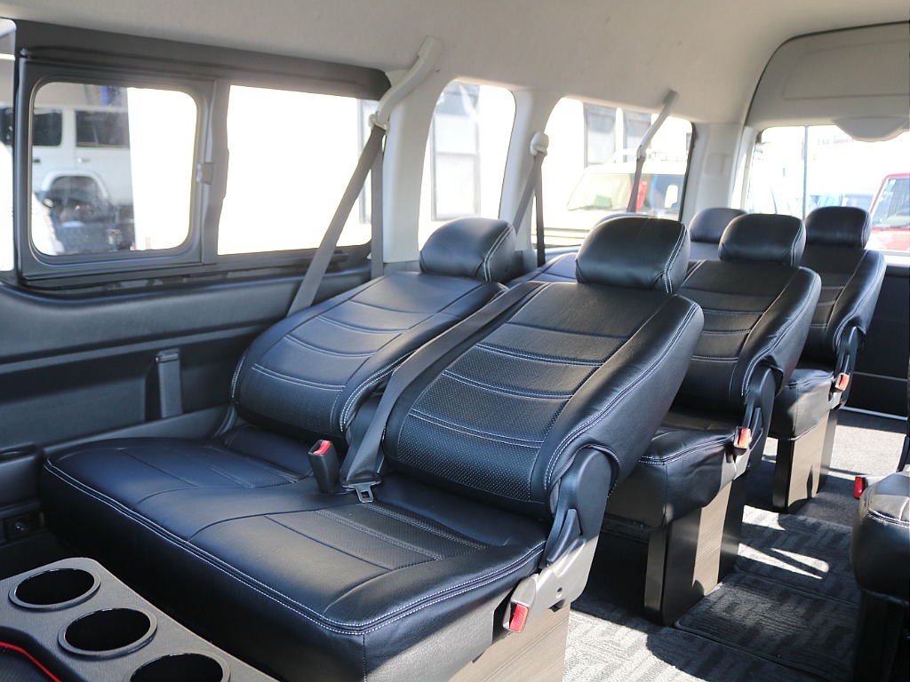 後席は全席リクライニング加工済みですのでゆったりお乗りいただけます♪