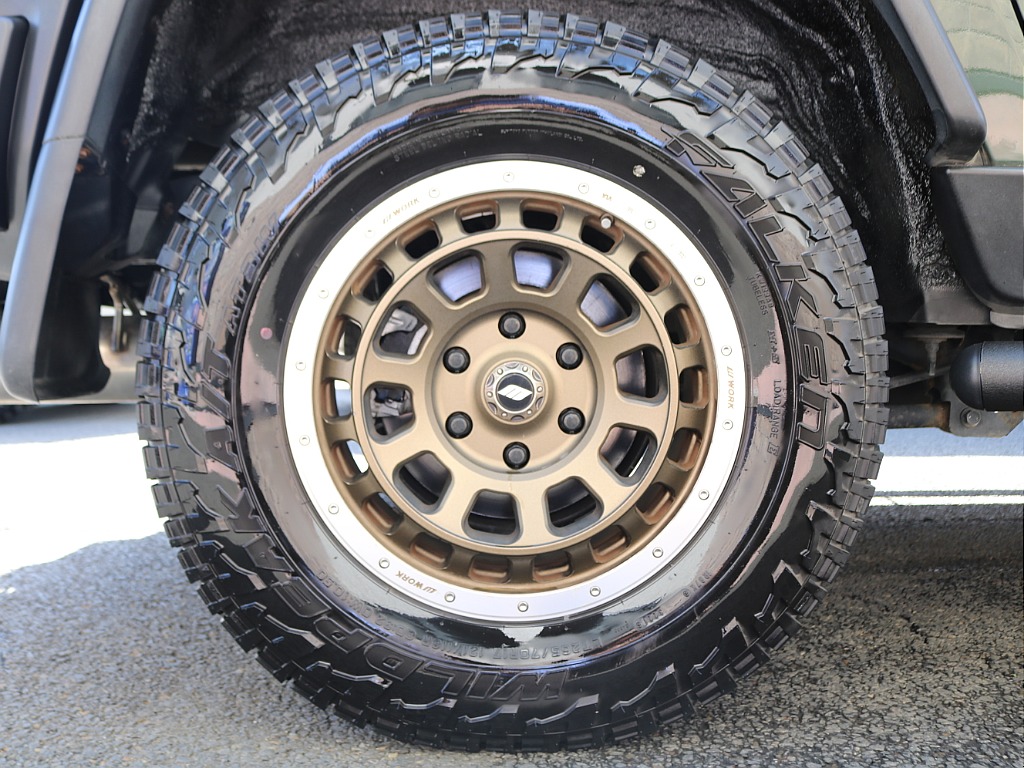 タイヤ＆ホイールはWORK17AWにFALKEM265/70r17タイヤを装着！