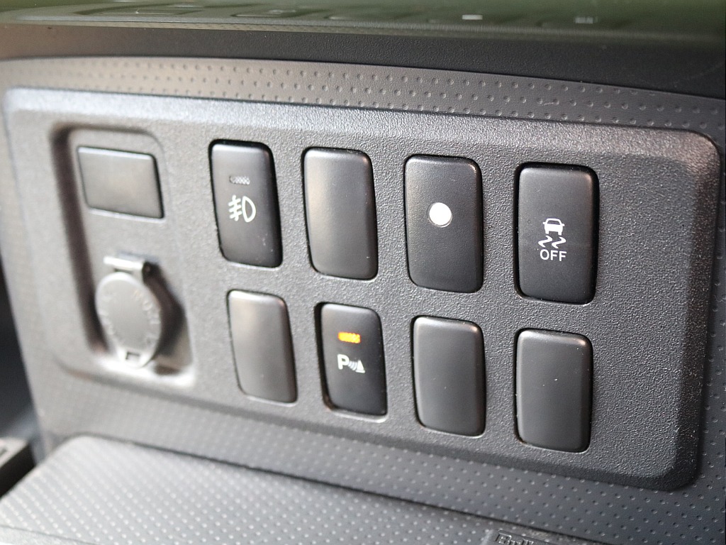 ＦＬＥＸグループは「すべての人に愛車を」をコンセプトに車種別に全国展開中！愛車と一緒に、ライフスタイルを充実させてもらいたいという思いで、ランクル仙台泉店では皆様のご要望になんでもお応えします♪