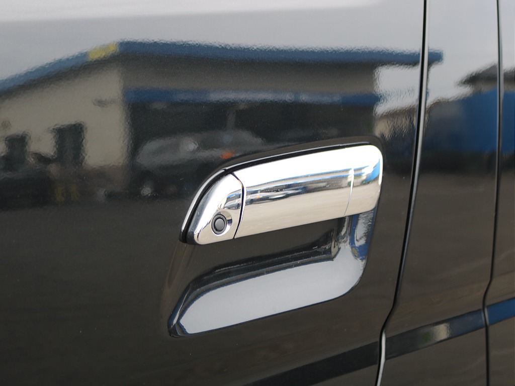 ＦＬＥＸグループは「すべての人に愛車を」をコンセプトに車種別に全国展開中！愛車と一緒に、ライフスタイルを充実させてもらいたいという思いで、ランクル仙台泉店では皆様のご要望になんでもお応えします♪