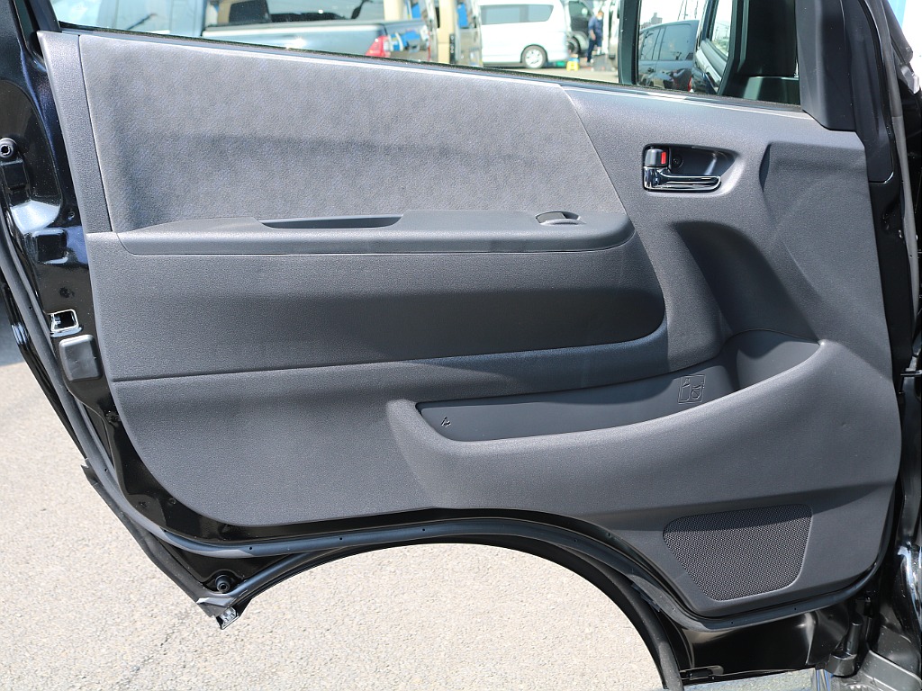 ＦＬＥＸグループは「すべての人に愛車を」をコンセプトに車種別に全国展開中！愛車と一緒に、ライフスタイルを充実させてもらいたいという思いで、ランクル仙台泉店では皆様のご要望になんでもお応えします♪