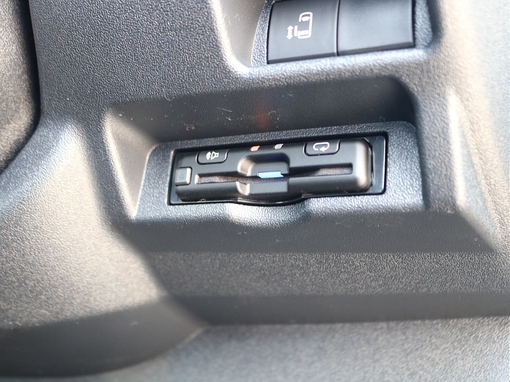 ＦＬＥＸグループは「すべての人に愛車を」をコンセプトに車種別に全国展開中！愛車と一緒に、ライフスタイルを充実させてもらいたいという思いで、ランクル仙台泉店では皆様のご要望になんでもお応えします♪