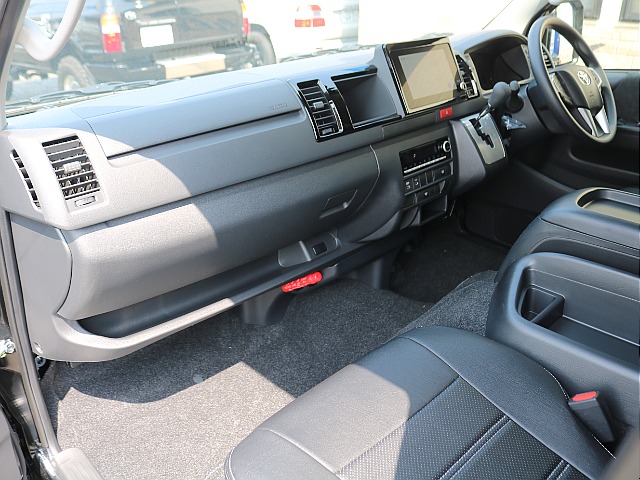 室内は専門のルームクリーニング施工済みです！小さなお子様連れのご家族様も安心してお乗りいただけます！外せる部品は外し、特殊洗剤＆専門用品で可能な限り汚れや使用感は除去します♪