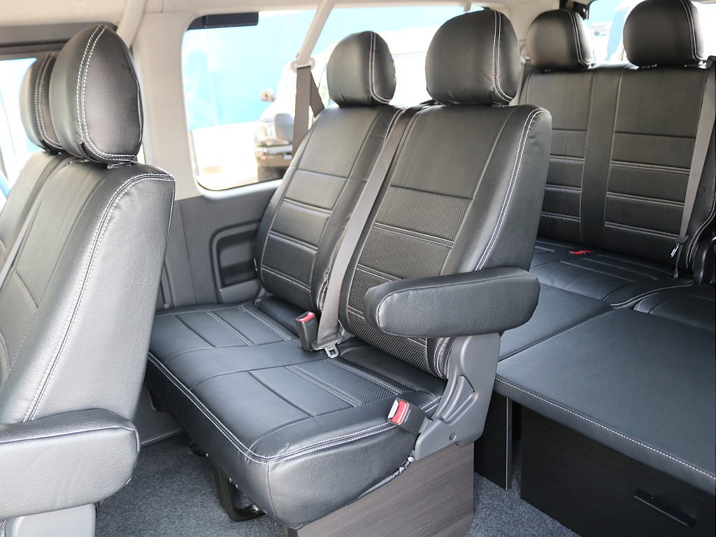純正シート配列の座席♪スマートベットキットを装着済みですので快適にお乗りいただけます♪