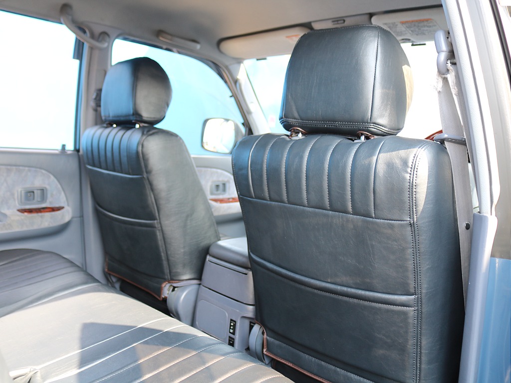 室内は専門のルームクリーニング施工済みです！小さなお子様連れのご家族様も安心してお乗りいただけます！外せる部品は外し、特殊洗剤＆専門用品で可能な限り汚れや使用感は除去します♪