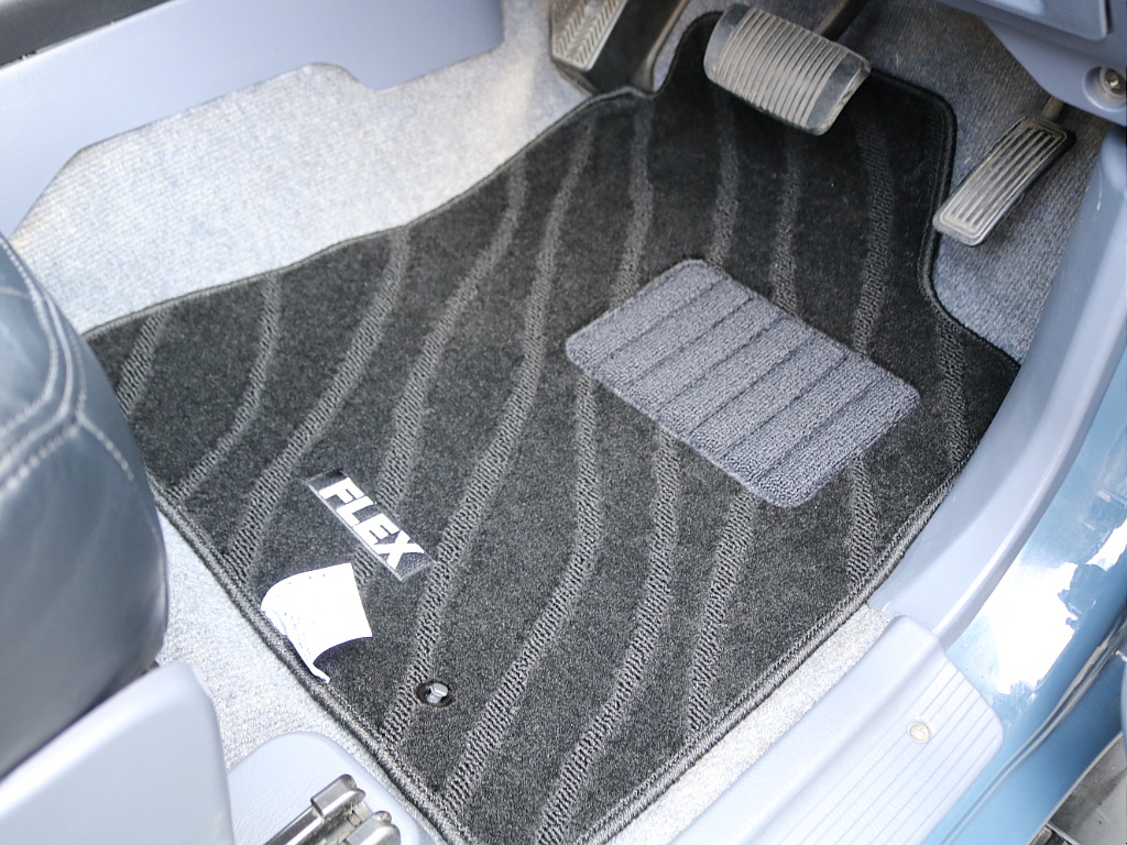 フロアマットもリフレッシュしております！