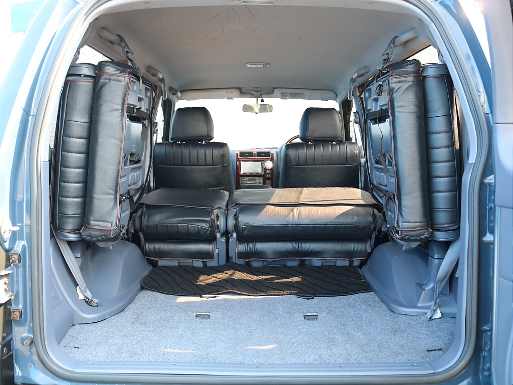 サードシートは跳ね上げ出来ますので、シーンに合わせてお使いいただけます！