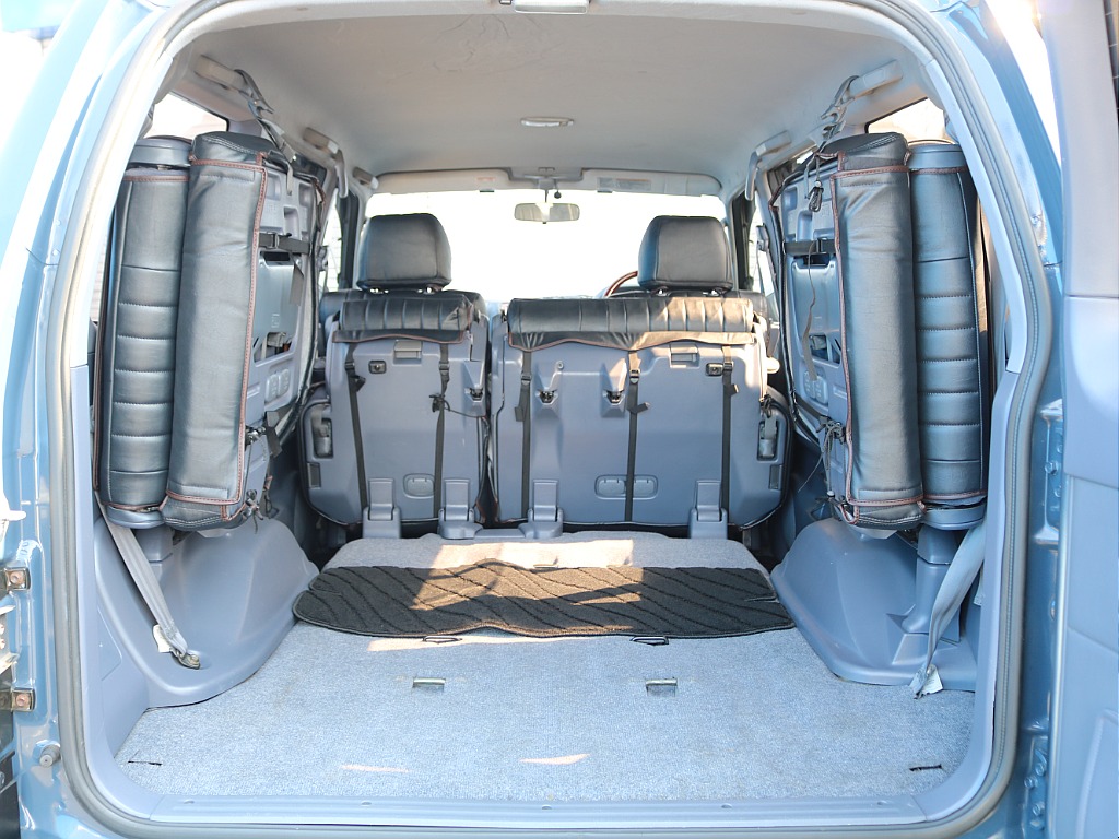 ラゲージルームは広々しています！ご家族でキャンプ、友人とスノーボードやゴルフ、一人旅で車中泊、と考えるだけでワクワクしますね♪良い思い出をたくさん作りましょう！