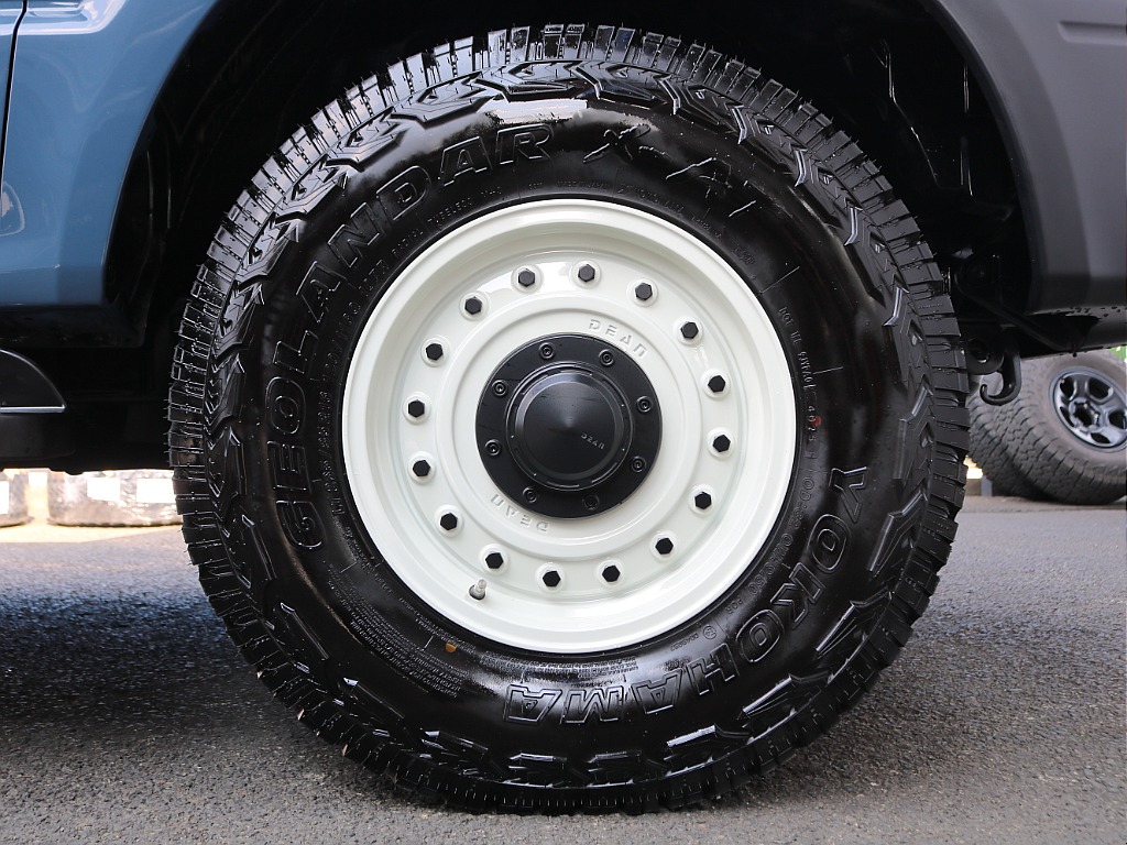 タイヤ＆ホイールはDEANコロラド16インチAWにYOKOHAMAジオランダーX-AT235/85R16を装着しております！