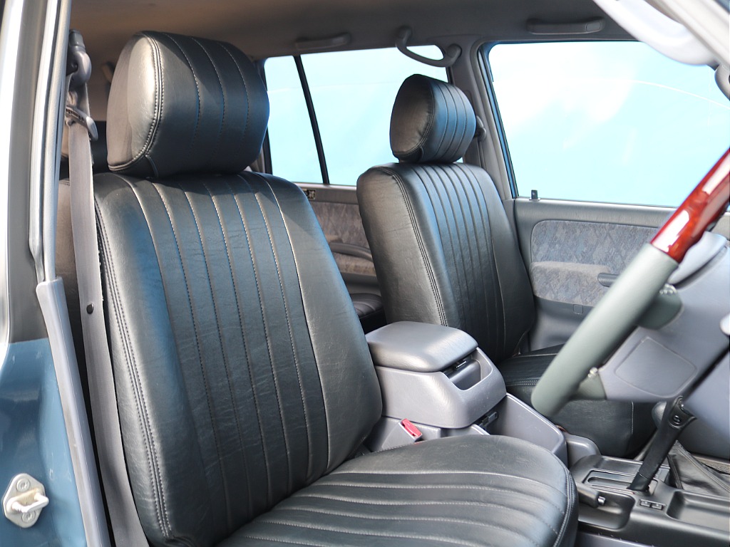 シートカバーは67 ROKU NANA クラシックシートカバーを装着！