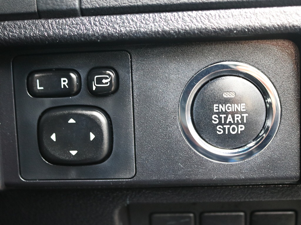 ＦＬＥＸグループは「すべての人に愛車を」をコンセプトに車種別に全国展開中！愛車と一緒に、ライフスタイルを充実させてもらいたいという思いで、ランクル仙台泉店では皆様のご要望になんでもお応えします♪