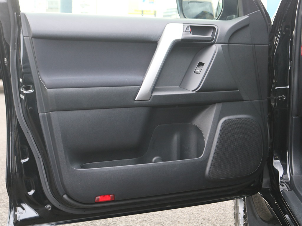 ＦＬＥＸグループは「すべての人に愛車を」をコンセプトに車種別に全国展開中！愛車と一緒に、ライフスタイルを充実させてもらいたいという思いで、ランクル仙台泉店では皆様のご要望になんでもお応えします♪