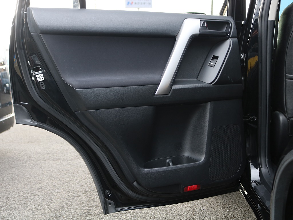 ＦＬＥＸグループは「すべての人に愛車を」をコンセプトに車種別に全国展開中！愛車と一緒に、ライフスタイルを充実させてもらいたいという思いで、ランクル仙台泉店では皆様のご要望になんでもお応えします♪