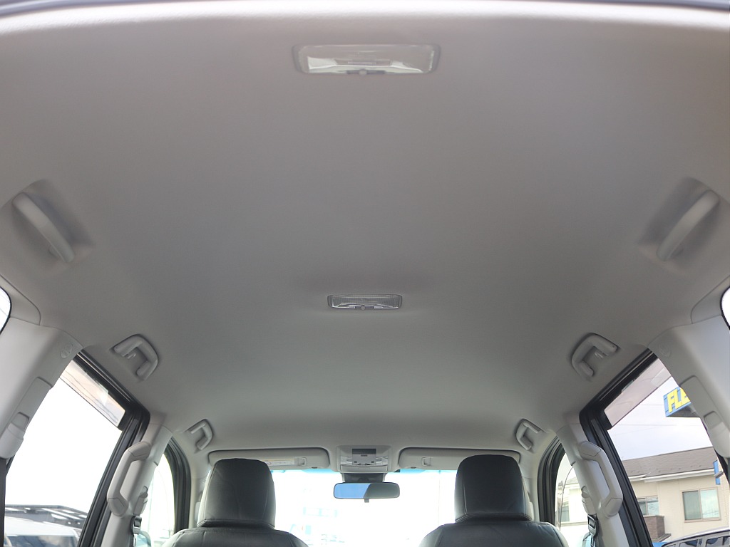 天井は汚れなどもなく、綺麗な状態を保っております！