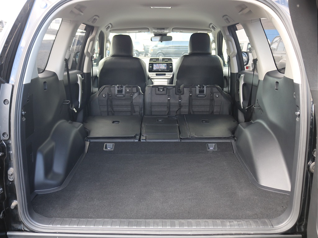 セカンドシートを倒すと、このように更に広くなります！様々なシーンで活躍してくれますね♪