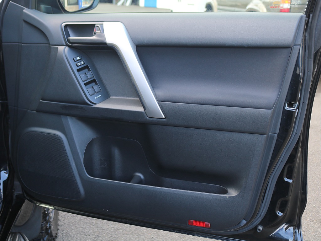 ＦＬＥＸグループは「すべての人に愛車を」をコンセプトに車種別に全国展開中！愛車と一緒に、ライフスタイルを充実させてもらいたいという思いで、ランクル仙台泉店では皆様のご要望になんでもお応えします♪