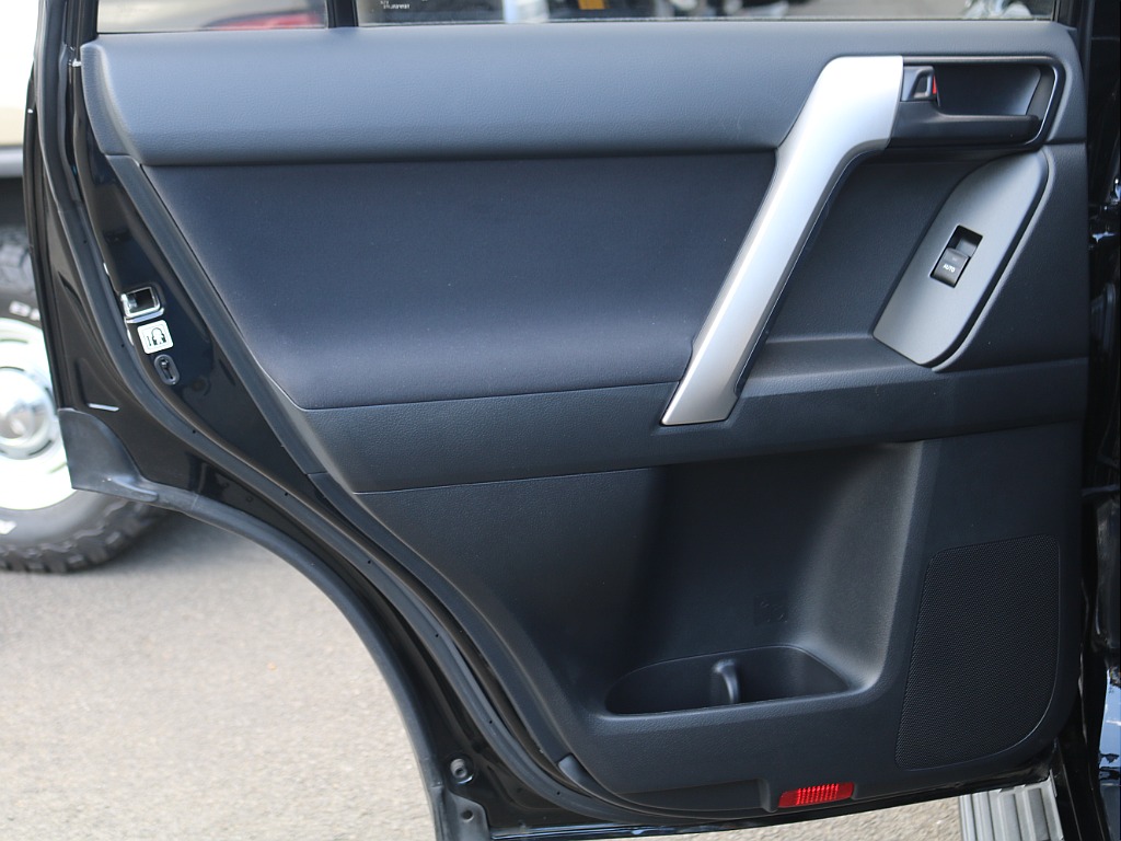 ＦＬＥＸグループは「すべての人に愛車を」をコンセプトに車種別に全国展開中！愛車と一緒に、ライフスタイルを充実させてもらいたいという思いで、ランクル仙台泉店では皆様のご要望になんでもお応えします♪