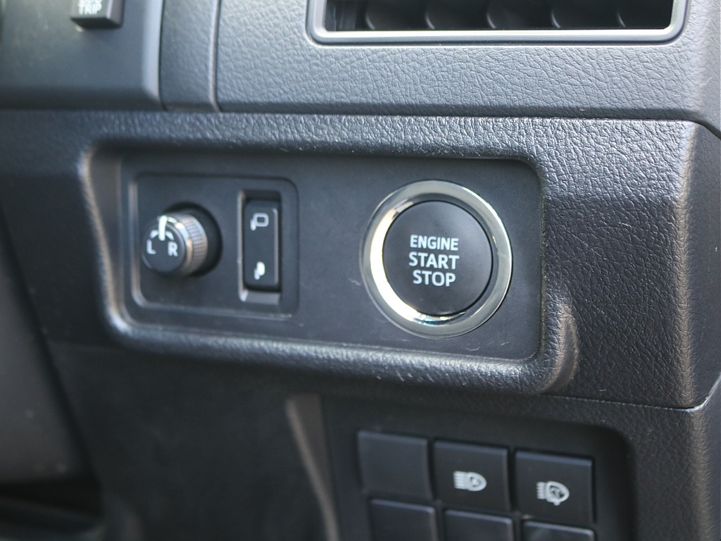 ＦＬＥＸグループは「すべての人に愛車を」をコンセプトに車種別に全国展開中！愛車と一緒に、ライフスタイルを充実させてもらいたいという思いで、ランクル仙台泉店では皆様のご要望になんでもお応えします♪