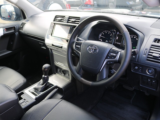 室内は専門のルームクリーニング施工済みです！小さなお子様連れのご家族様も安心してお乗りいただけます！外せる部品は外し、特殊洗剤＆専門用品で可能な限り汚れや使用感は除去します♪