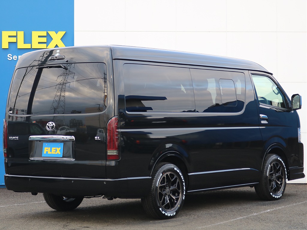 ランドクルーザーやハイエースなどを常時40台以上展示！お客様のニーズにあった最適なお車をご提案させていただきます。ご来店の際はお気軽にお問合わせください！