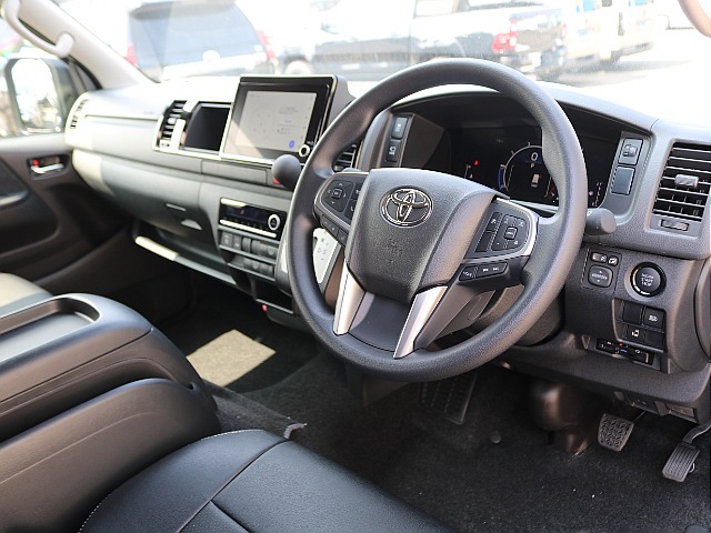 室内は専門のルームクリーニング施工済みです！小さなお子様連れのご家族様も安心してお乗りいただけます！外せる部品は外し、特殊洗剤＆専門用品で可能な限り汚れや使用感は除去します♪